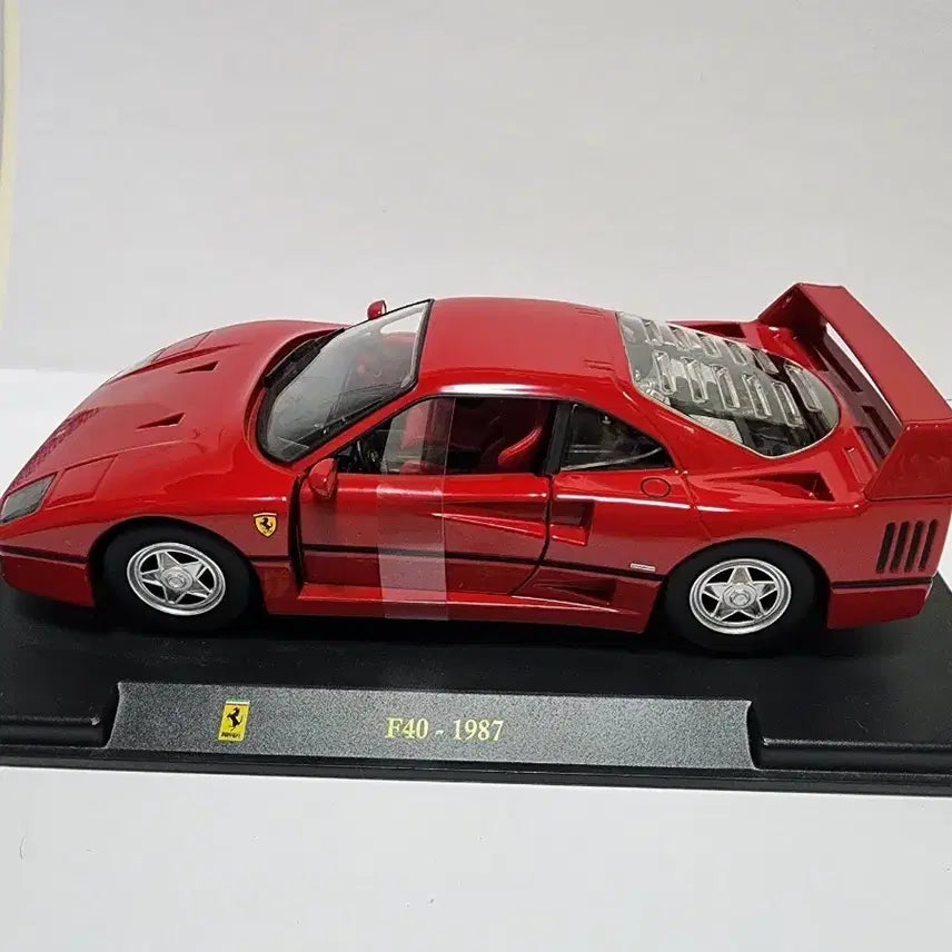 [BUNJANG] Bburago Ferrari F40 1987 1/24 Scale Diecast Model / 페라리 F40 1987 1/24 다이캐스트 모형 브라고