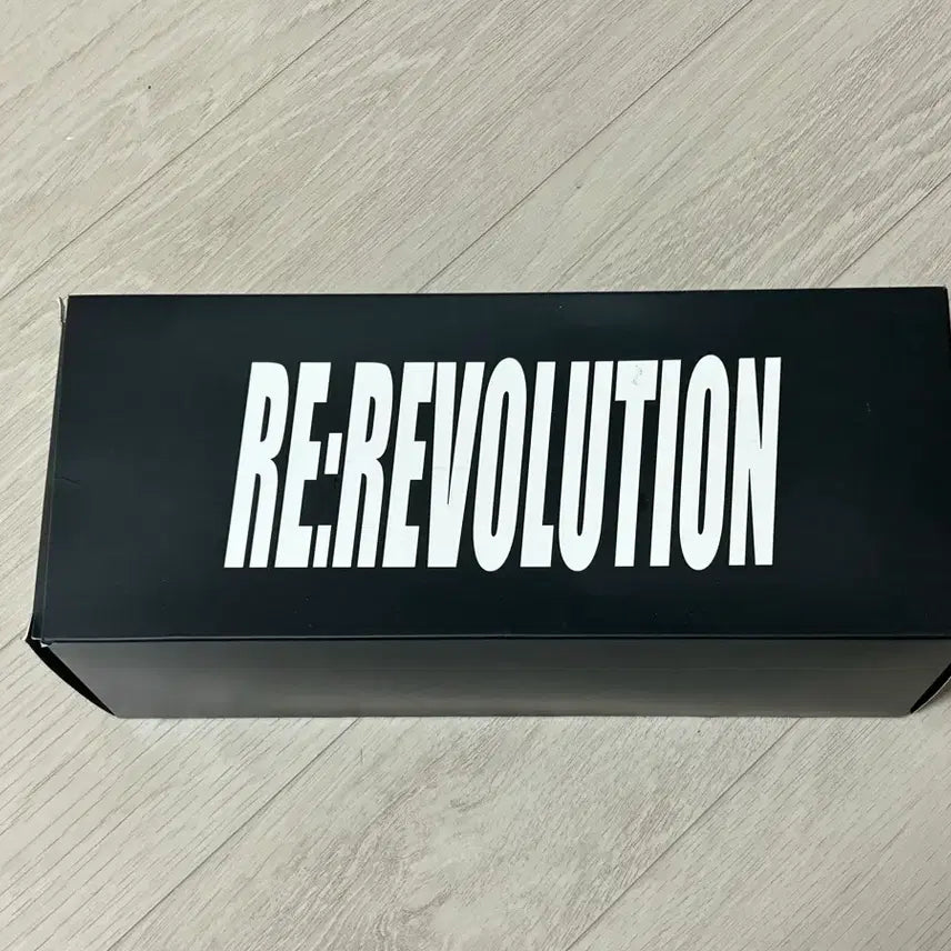 [BUNJANG] Le Sserafim Official Light Stick / 리레볼루션 공식 응원봉