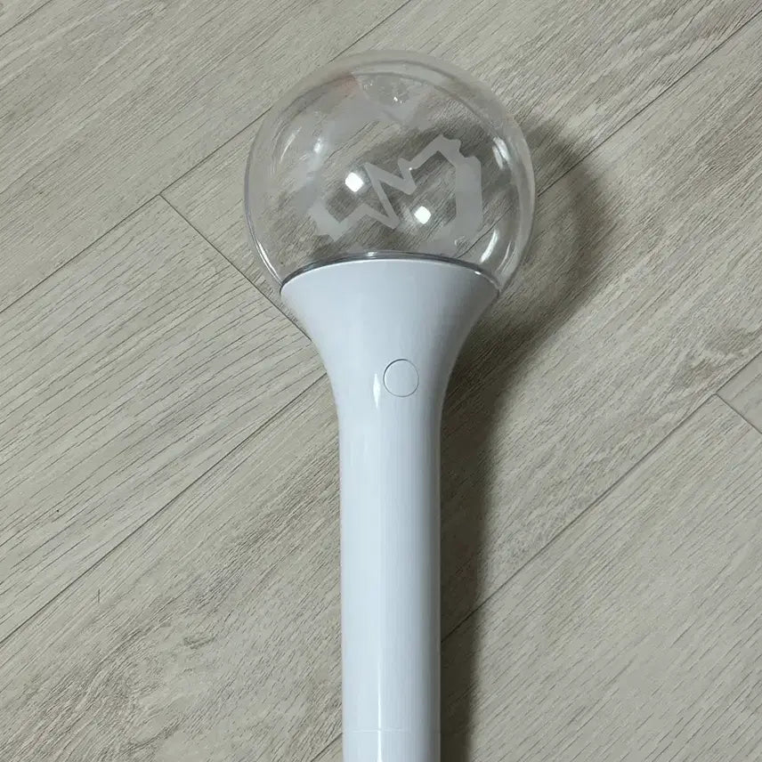 [BUNJANG] Le Sserafim Official Light Stick / 리레볼루션 공식 응원봉