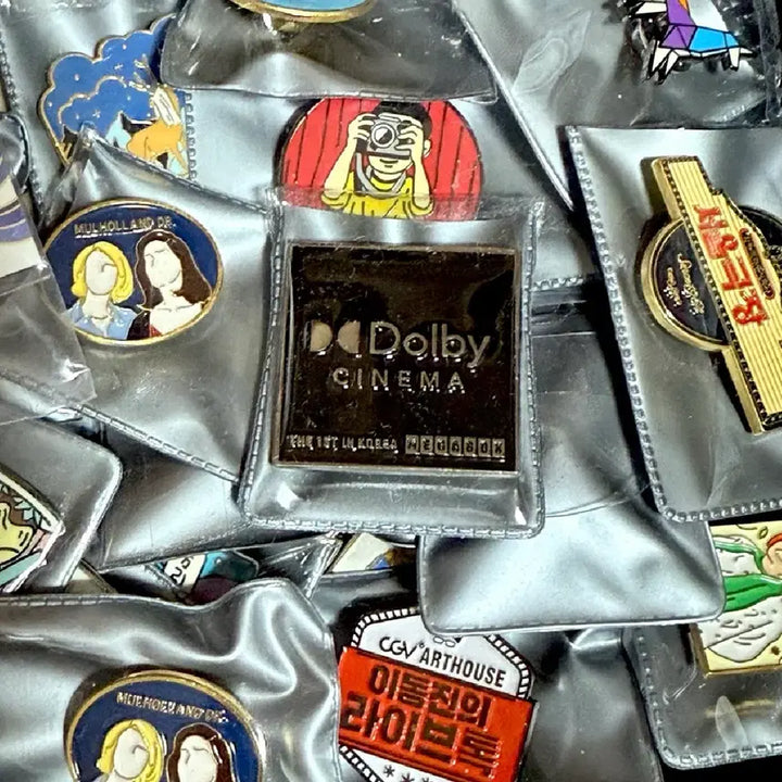 [BUNJANG] Dolby Cinema Megabox Dolby Badge Original Ticket Set / 돌비 뱃지 메가박스 돌비시네마 굿즈 오리지널티켓 Dolby 패키지