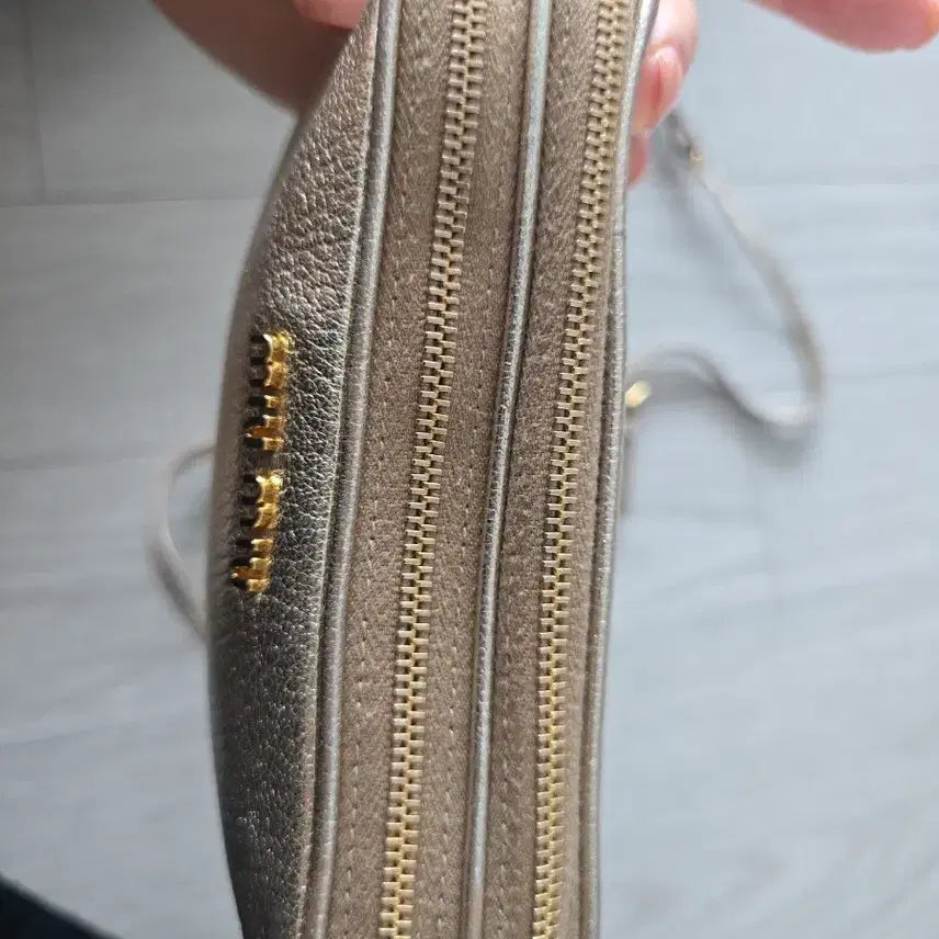 [BUNJANG] Miu Miu Gold Mini Crossbody Bag / 미우미우 골드 미니크로스백