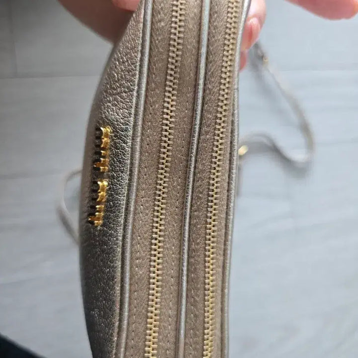 [BUNJANG] Miu Miu Gold Mini Crossbody Bag / 미우미우 골드 미니크로스백