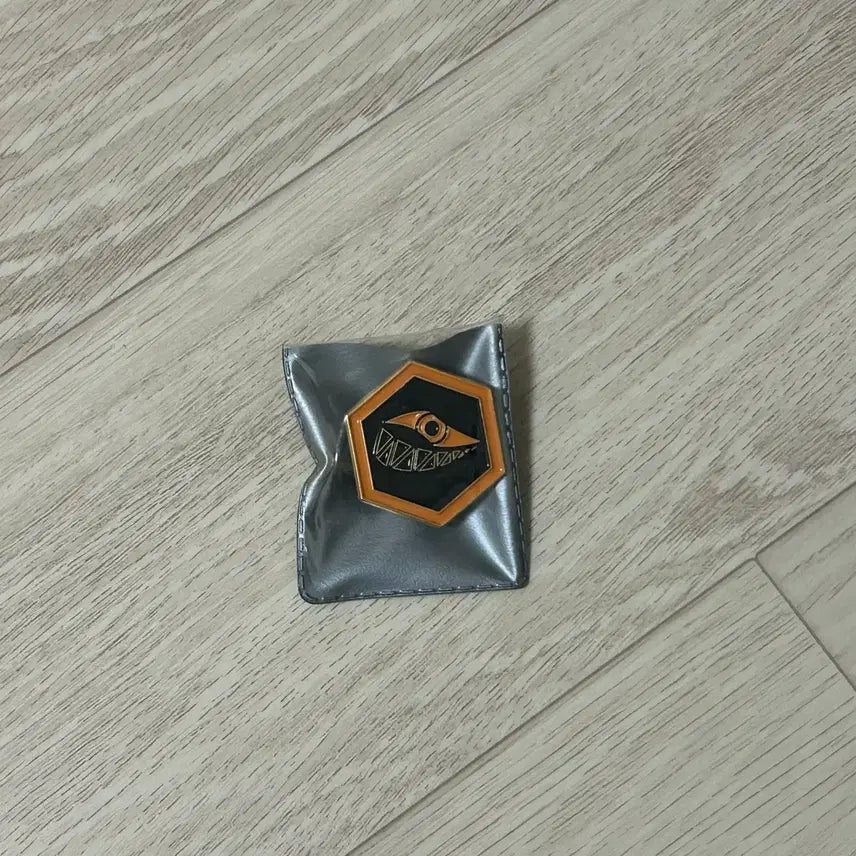 [BUNJANG] Le Sserafim Gemini Official Unit Badge / 리레볼루션 제미니 공식 부대뱃지