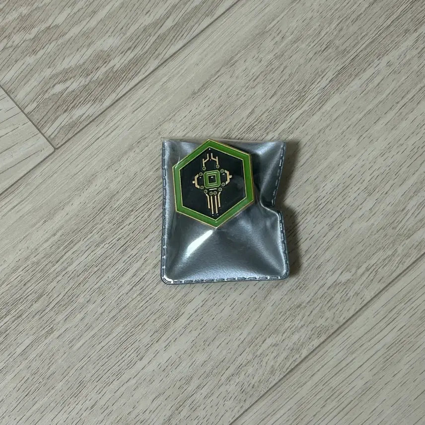 [BUNJANG] Re:birth Revolution Ohnew Official Unit Badge / 리레볼루션 오뉴 공식 부대뱃지