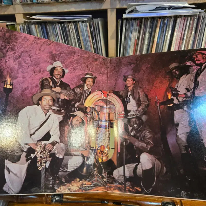 [BUNJANG] Lakeside Outrageous 1984 US Early Press LP NM/NM+ / Lakeside.outrageous.84.US.초반.NM/NM+.민트급L