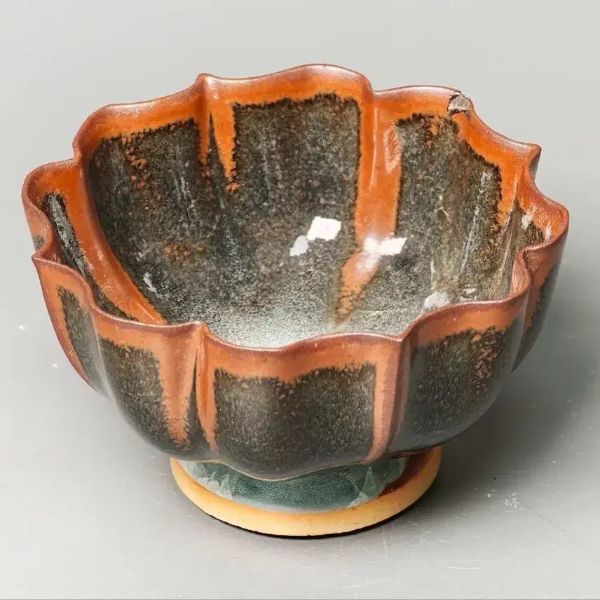 [BUNJANG] Yongchun Kiln Black Glaze Lotus Bowl, Late Ming Dynasty, Chinese Celadon Porcelain / [진품] 명대 말기 출토품 용천요 흑유 능화잔 중국도자기 골동품 수집품