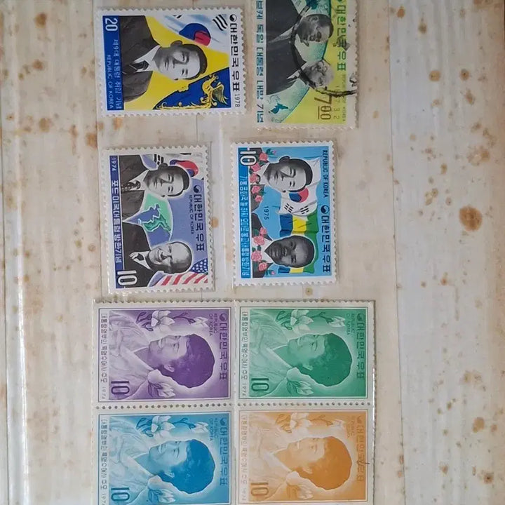 [BUNJANG] 1974 Commemorative Stamp Collection: Yook Young-soo Memorial &amp; Park Chung-hee Series / 1974년 육영수 여사 추모 박정희 히틀러등 우표100매