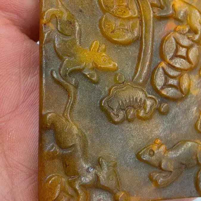 [BUNJANG] Gogokgyangok Rat-Engraved Jade Pendant / 고옥에강옥 쥐문 황옥패 0528