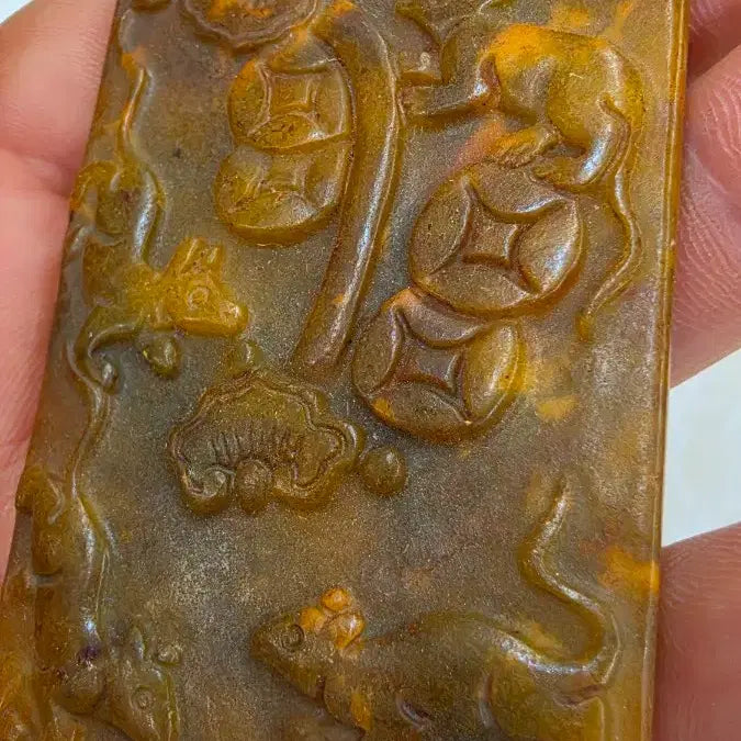 [BUNJANG] Gogokgyangok Rat-Engraved Jade Pendant / 고옥에강옥 쥐문 황옥패 0528