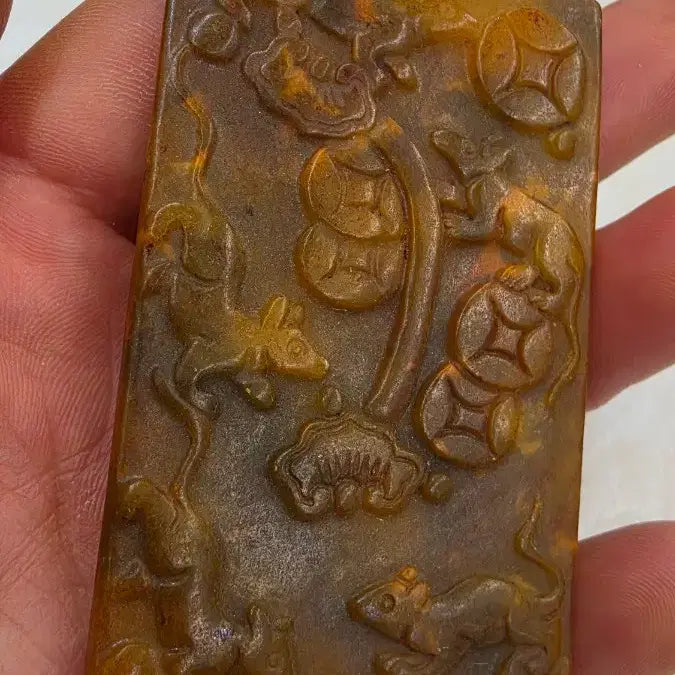 [BUNJANG] Gogokgyangok Rat-Engraved Jade Pendant / 고옥에강옥 쥐문 황옥패 0528