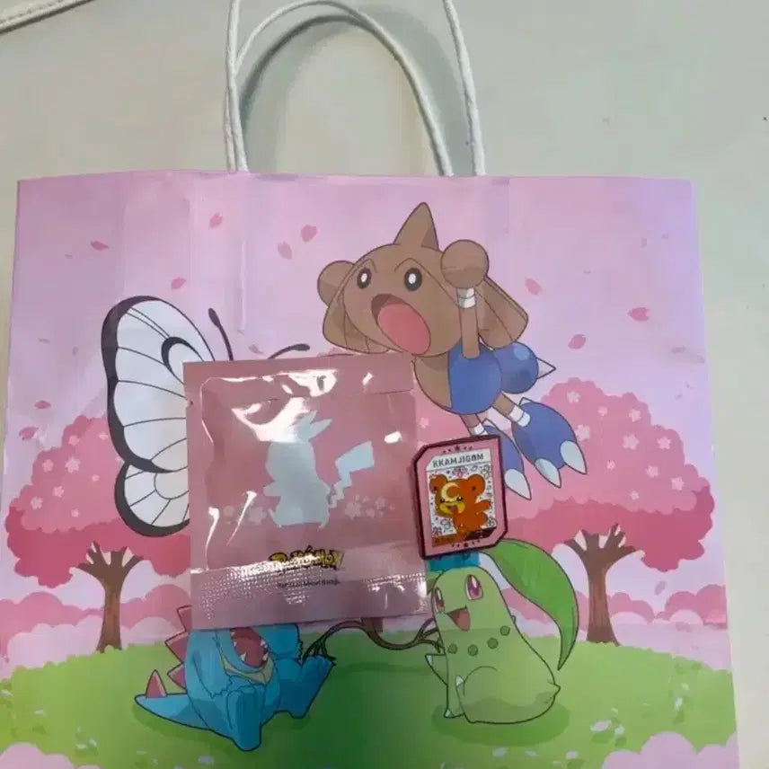 [BUNJANG] Isaac Toast Pokemon Badge (Sandshrew) with Unused Shopping Bag / 이삭토스트 포켓몬 뱃지 깜지곰 +미사용쇼핑백