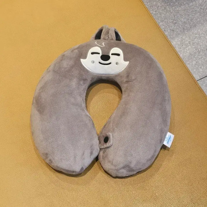 [BUNJANG] Stray Kids Bang Chan Wolf Chan Official Fan Meeting Goods Neck Pillow / 스트레이키즈 스키즈 방찬 울프찬 공식 팬미팅 굿즈 넥 필로우 목베개