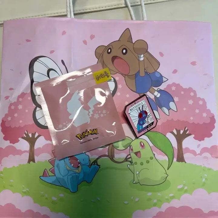 [BUNJANG] Isaac Toast Pokemon Badge Butterfree + Unused Shopping Bag / 이삭토스트 포켓몬 뱃지 버터플 +미사용쇼핑백