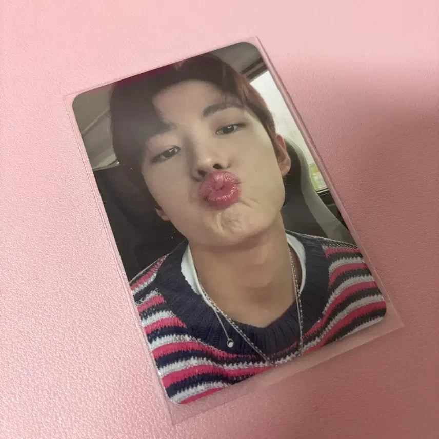 [BUNJANG] NCT WISH Yushi Kiss Photocard / 엔시티위시 유우시 뽀뽀 포카