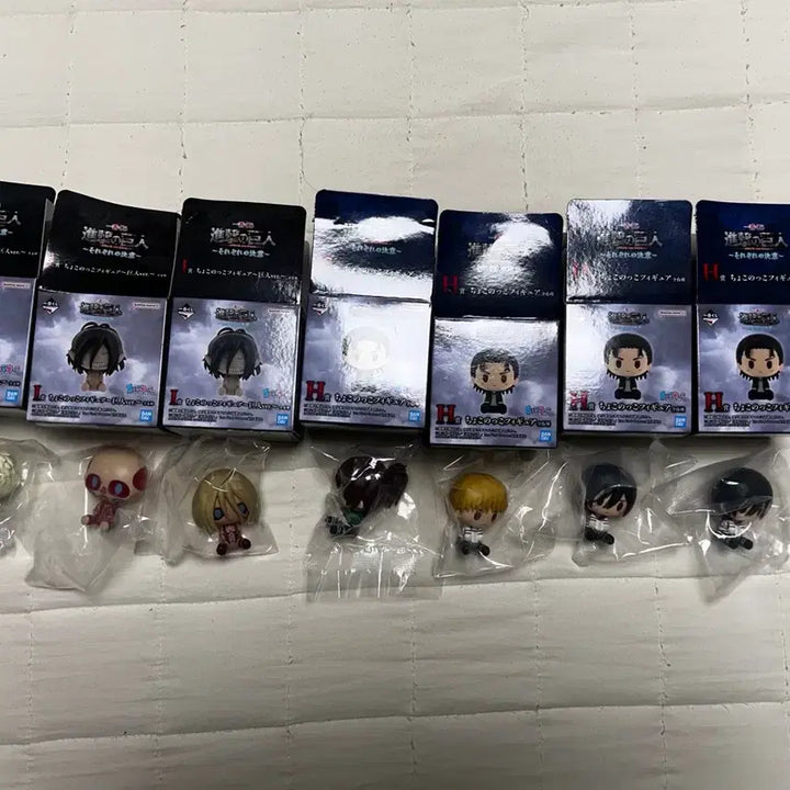 [BUNJANG] Attack on Titan Choco No Ko &amp; Hwisan Acrylic Badge Set / 진격의거인 진격거 초코노코,하위상 뱃지 아크릴