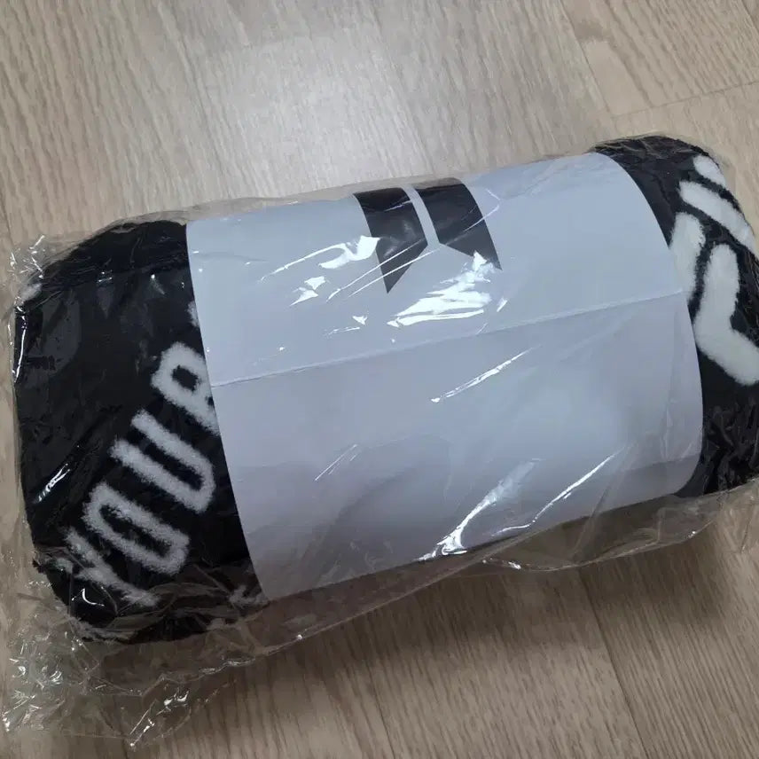 [BUNJANG] BTS FILA Love Yourself Concert Blanket (Sealed) / [미개봉] 방탄소년단 BTS 휠라 FILA 럽셀콘 담요