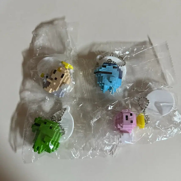 [BUNJANG] Tamagotchi Dot Block Figure Gacha (Set of 4) / 다마고치 도트 블럭 피규어 가챠 구치파치