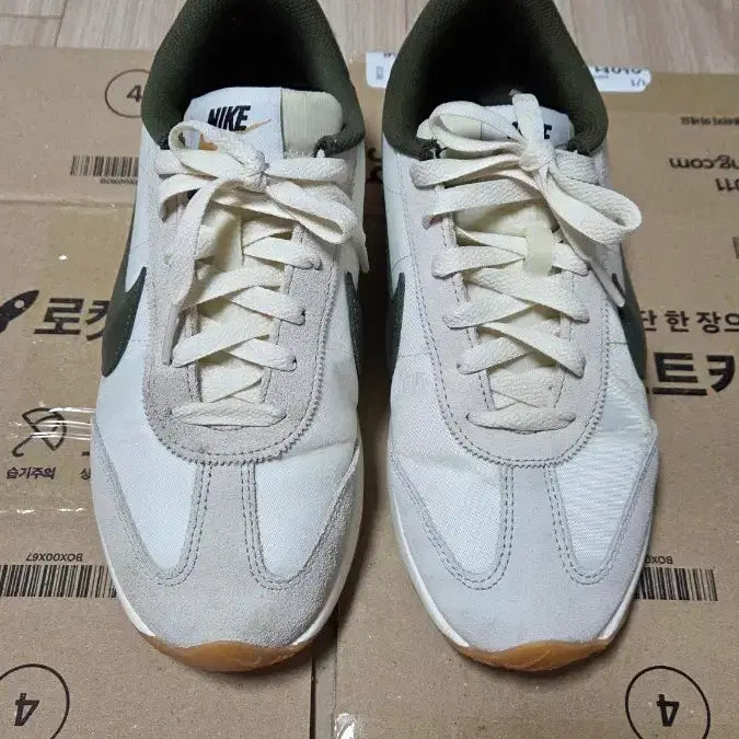 [SOLD OUT] 나이키 신발(HQ2052-002) 260mm 판매합니다