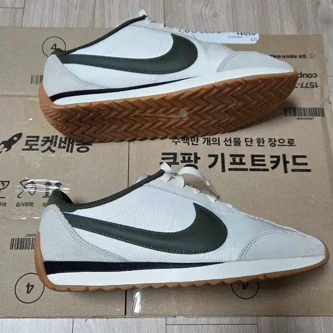 [SOLD OUT] 나이키 신발(HQ2052-002) 260mm 판매합니다