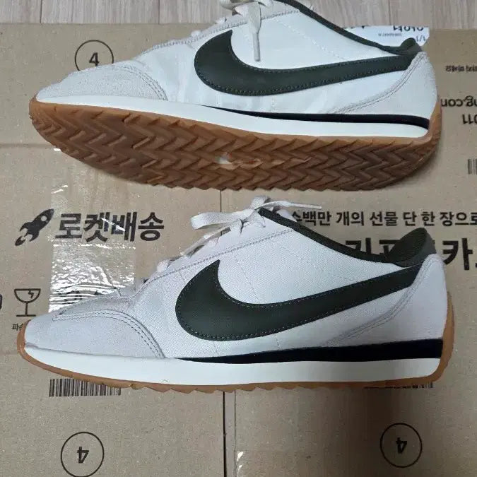 [SOLD OUT] 나이키 신발(HQ2052-002) 260mm 판매합니다