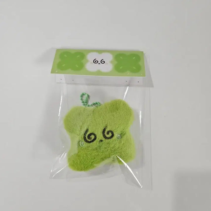 [BUNJANG] NCT127 Doyoung Clover Doll Keychain (Unused) / 미사용 클로버 띨롱이 도영 인형 키링 NCT127 엔시티 김동영