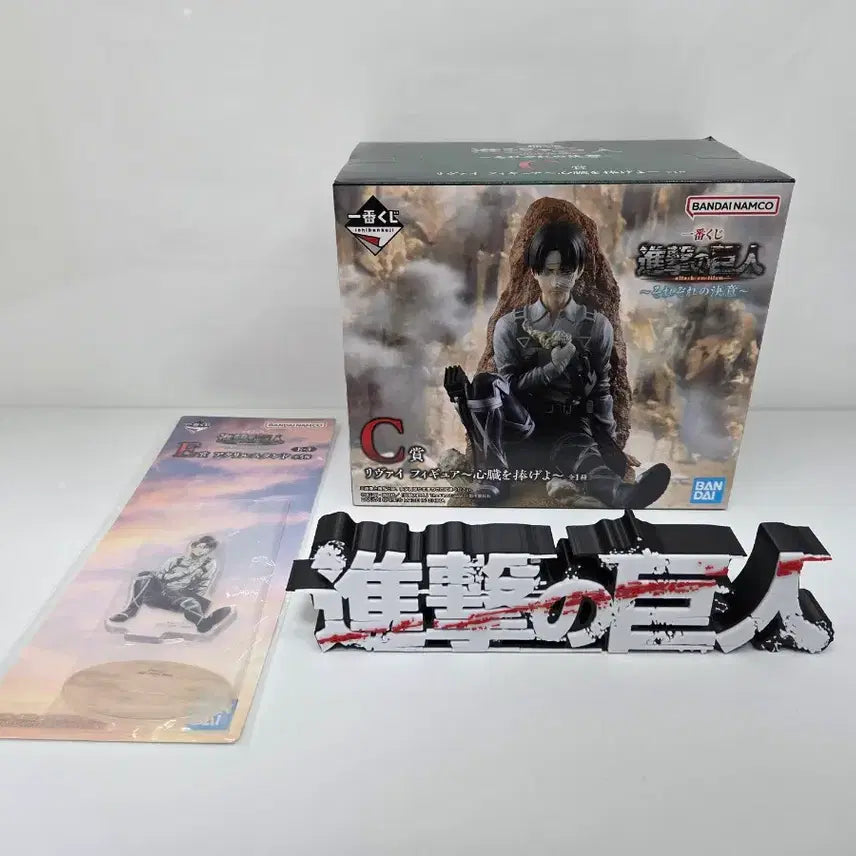 [BUNJANG] Attack on Titan Levi &amp; Logo Nameplate Ichiban Kuji C Prize / 진격의거인 제일복권 C상 리바이 + 로고 명패