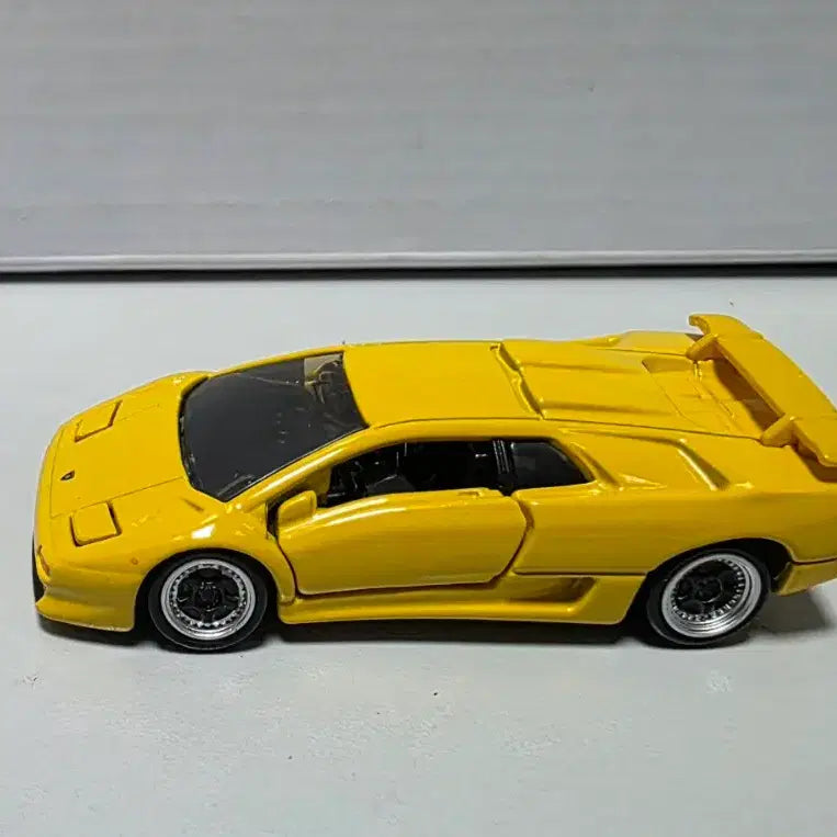 [BUNJANG] Tomica Premium Lamborghini Diablo 1/64 Scale Diecast Model / 1/64 다이캐스트 토미카 프리미엄 람보르기니 디아블로