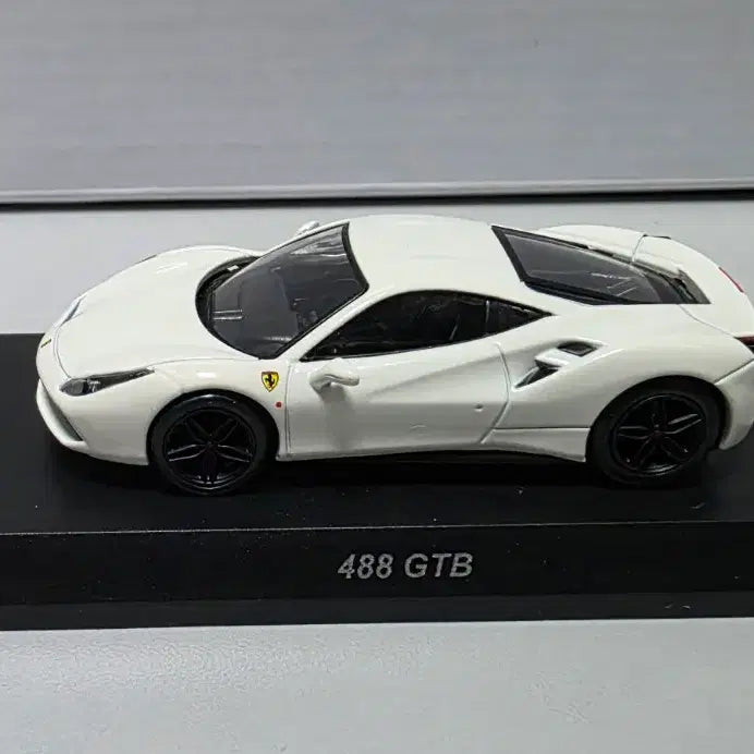 [BUNJANG] Kyosho 1/64 Scale Ferrari 488 GTB Diecast Model / 할인 1/64 다이캐스트 교쇼 페라리 488 GTB