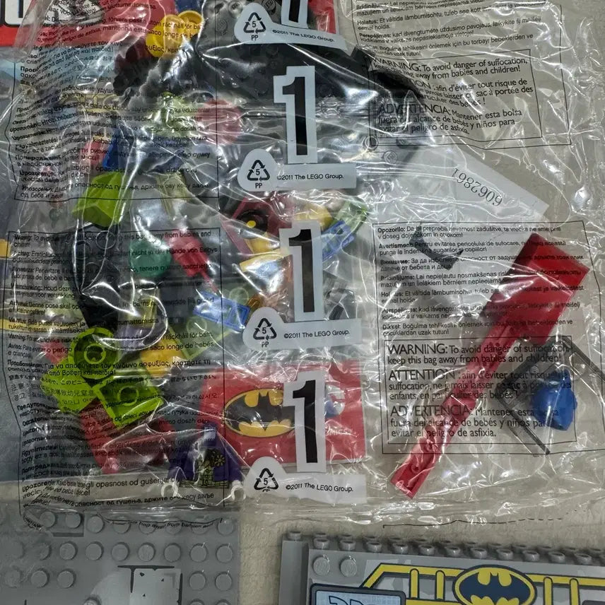 [BUNJANG] LEGO DC Juniors 10672 Batcave NIB / 레고 dc 10672 주니어 배트케이브 NIB