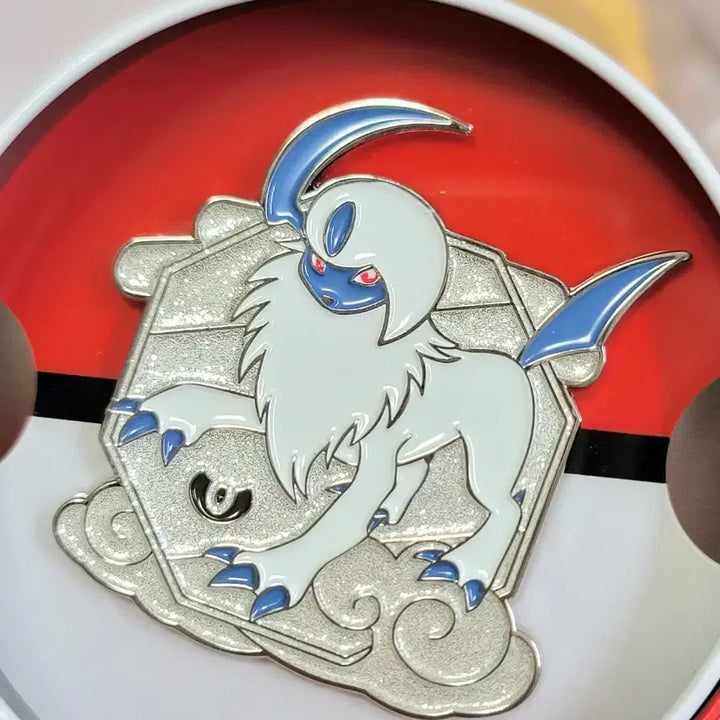 [BUNJANG] Pokemon Forest Limited Edition Metal Badge Set 2 with Monster Ball Tin Case / 포켓몬30주년한정 100메탈뱃지+몬스터볼 틴케이스 포함 (한국한정)