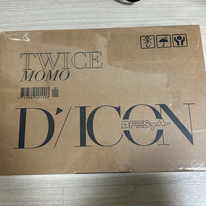 [BUNJANG] DICON DFESTA TWICE MOMO Sealed Photocard / DICON DFESTA TWICE MOMO 미개봉