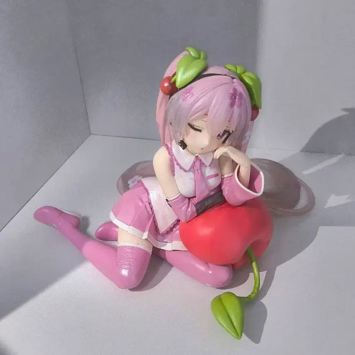 [BUNJANG] Hatsune Miku Sakura Desktop Cherry Cushion Wink Ver. Limited Edition Figure / 하츠네 미쿠 사쿠라 데스크탑 체리 쿠션 한정판 윙크 ver 피규어 미소녀