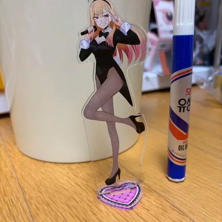 [BUNJANG] G-Bisque Dol Bunny Version Acrylic Stand / 그비스크돌은사랑을한다. 아크릴스탠드. 버니버전