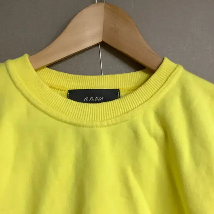 [BUNJANG] Yellow Sweatshirt T-shirt / 노란색 맨투맨 티셔츠 반팔티셔츠