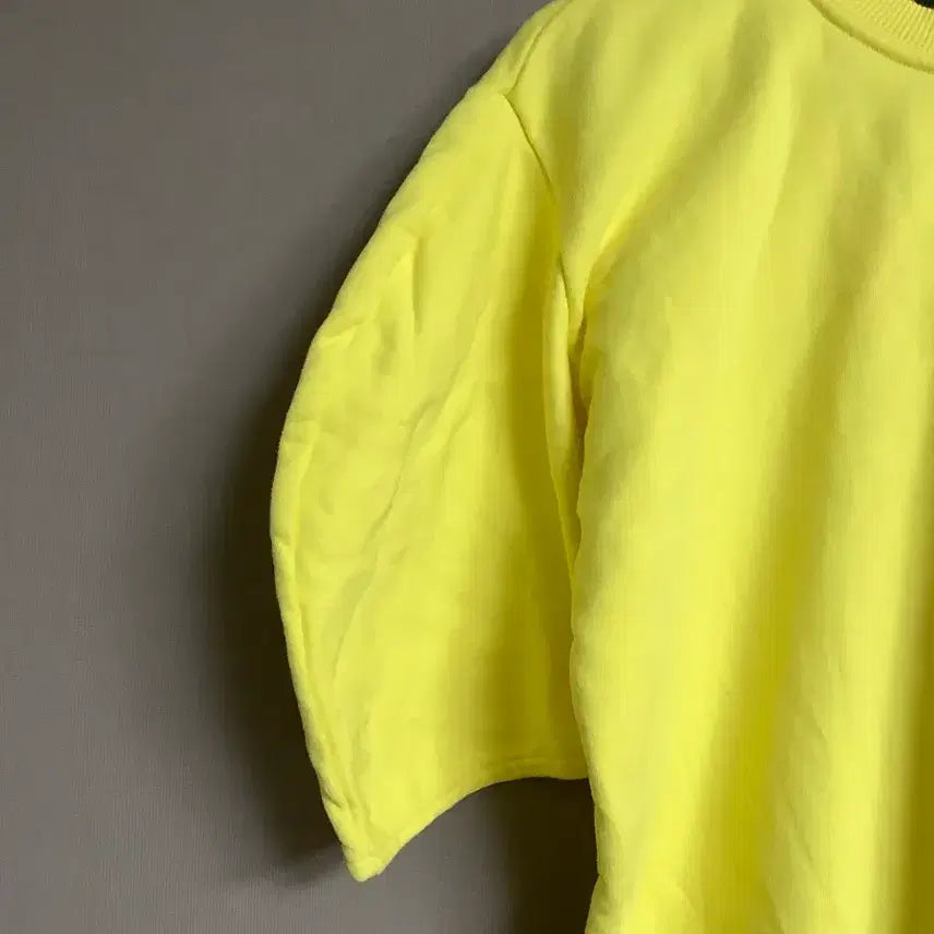 [BUNJANG] Yellow Sweatshirt T-shirt / 노란색 맨투맨 티셔츠 반팔티셔츠