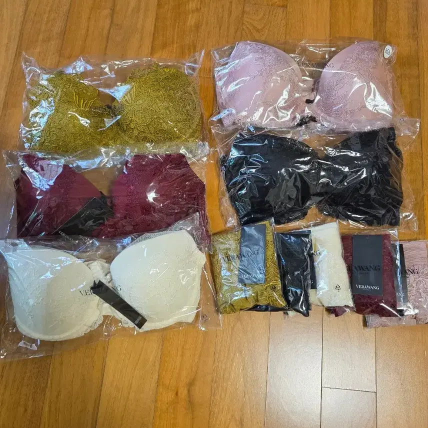 [BUNJANG] Vera Wang Bra and Panty Set (5-Piece, Non-Wired) / 베라왕 브라 팬티 5세트 노와이어