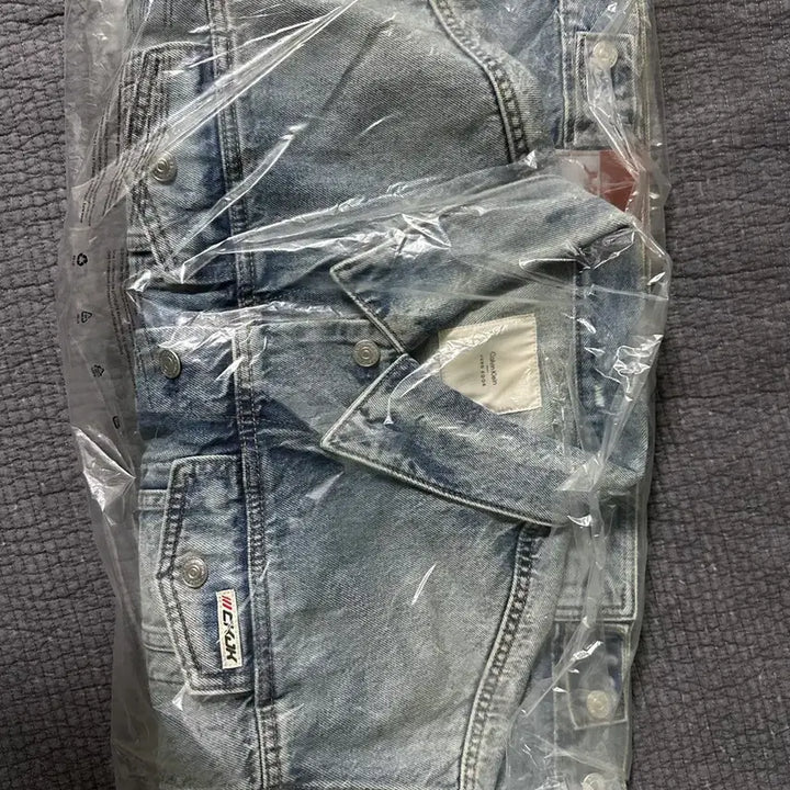 [SOLD OUT] 정국 For Calvin Klein 90S 데님 트럭커 자켓 M