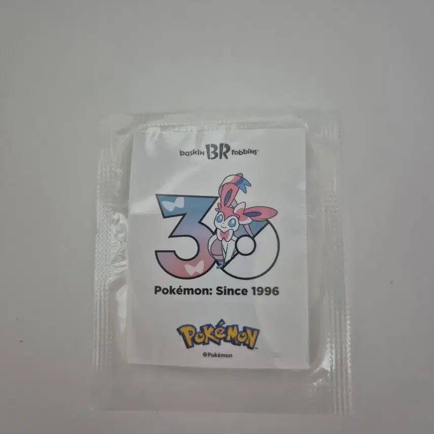 [BUNJANG] Baskin Robbins Pokemon 30th Anniversary Special Ddibusil (Sylveon) / 배라 포켓몬 30주년 스페셜 띠부실 (님피아)