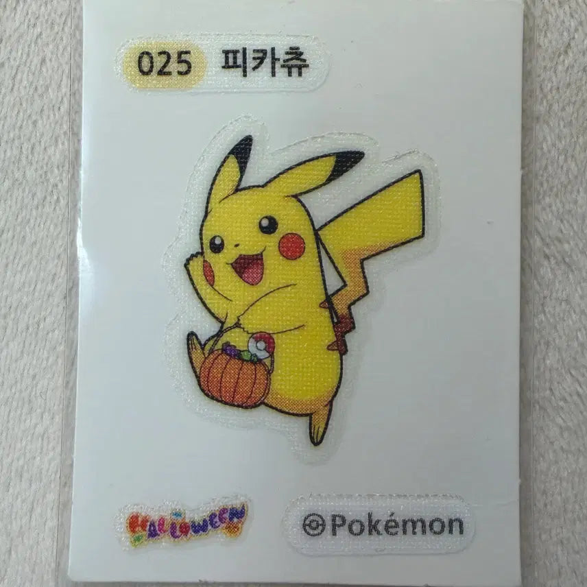 [BUNJANG] Pikachu Halloween Glow-in-the-Dark Pokemon Sticker / 025 피카츄H 야광 할로윈 포켓몬 띠부띠부씰