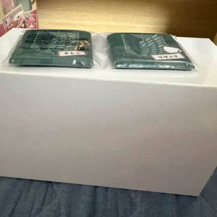 [BUNJANG] Attack on Titan Eren &amp; Levi Lookup Special Edition (Sealed) / 미개봉 진격의거인 리바이 에렌 룩업 특전포함