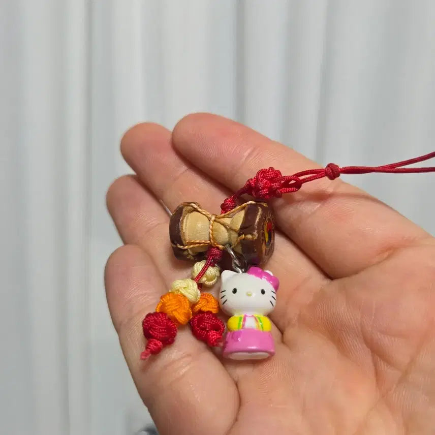 [BUNJANG] Vintage Sanrio Hello Kitty Hanbok Strap Charm / 빈티지 토이 캐릭터 굿즈 고전 만화 인형 산리오 한복 헬로키티 스트랩