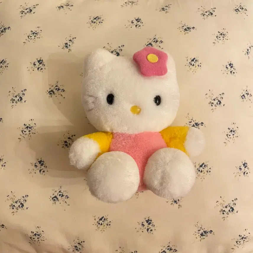 [BUNJANG] Sanrio Classic Hello Kitty "Bboongppang Kitty" Plush Doll / 산리오 고전키티 카오하나 인형 뽀실키티 뿡빵키티