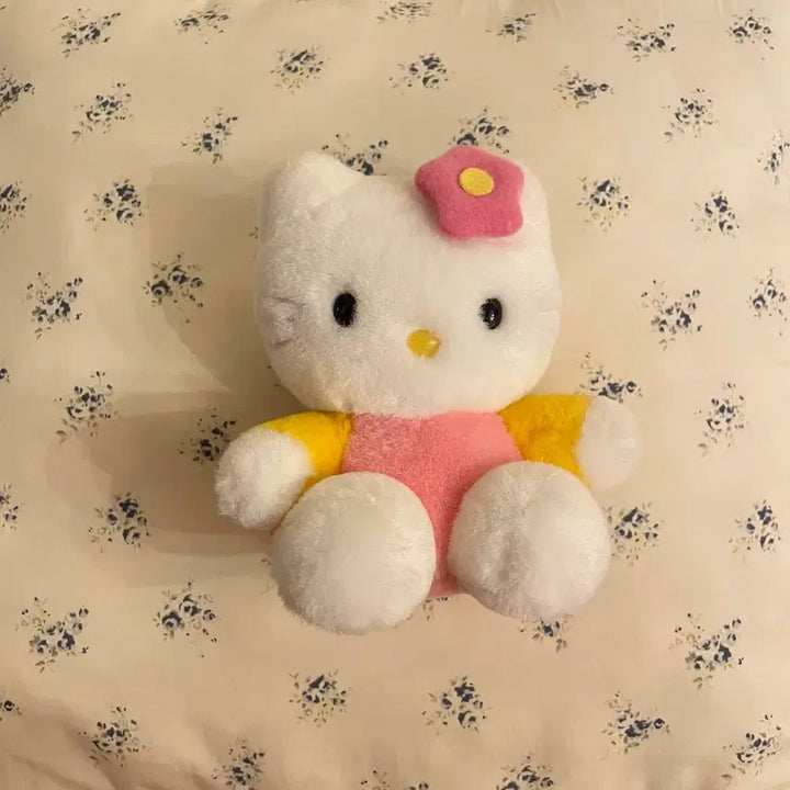 [BUNJANG] Sanrio Classic Hello Kitty "Bboongppang Kitty" Plush Doll / 산리오 고전키티 카오하나 인형 뽀실키티 뿡빵키티