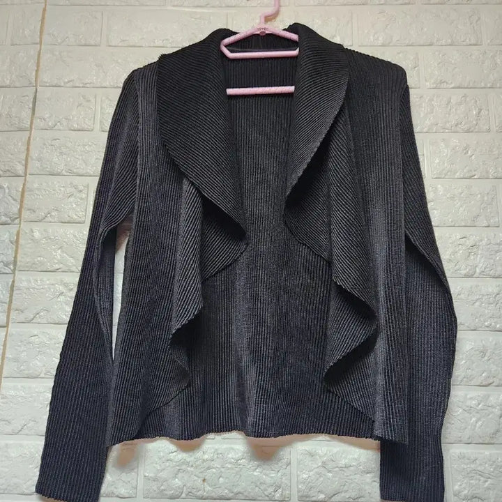 [SOLD OUT] 스피치오 플리츠 블랙 가디건