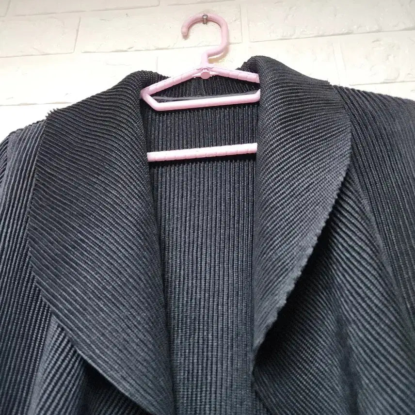 [SOLD OUT] 스피치오 플리츠 블랙 가디건