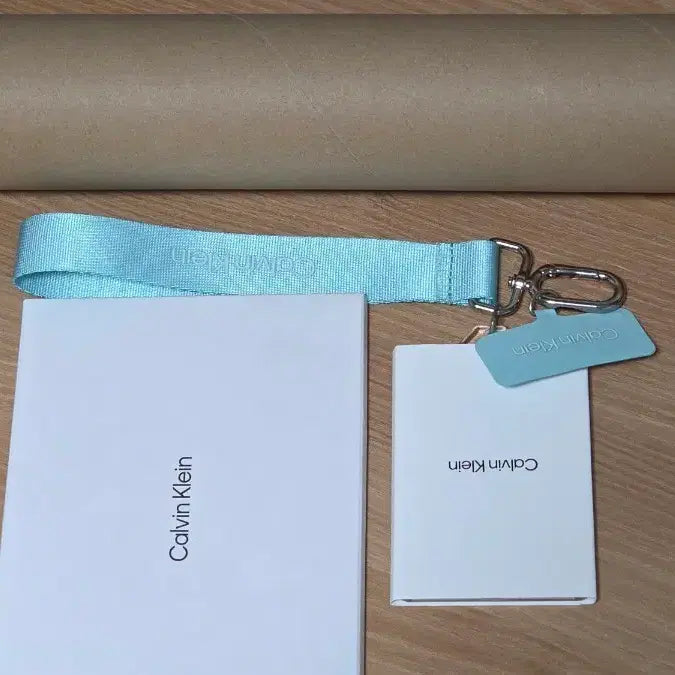 [BUNJANG] NewJeans x Calvin Klein Poster, Keyring, Postcard Bundle Set / 뉴진스 캘빈클라인 포스터 키링 엽서 일괄 판매