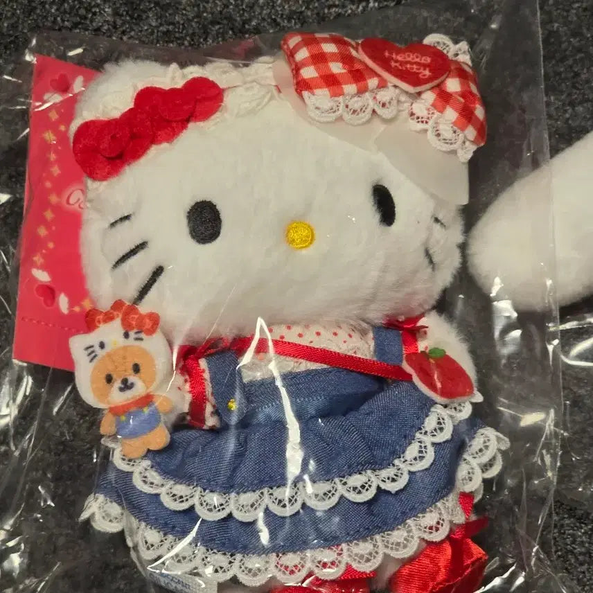 [BUNJANG] Sanrio Characters Vol. 4 Mascot Hello Kitty &amp; Cinnamoroll (Sealed) / 산리오 캐릭터대상 제4탄 키티 시나모롤 마스코트 미개봉 새제품