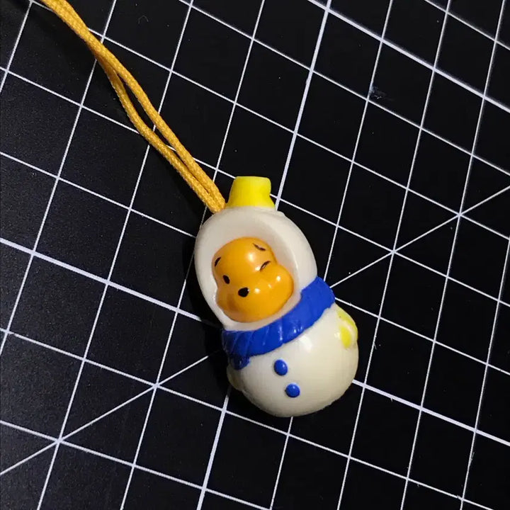 [BUNJANG] 2000s Winnie the Pooh Rubber Strap Snowman / 2000년대 곰돌이 푸 고무 스트랩 판매 눈사람