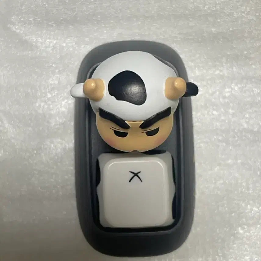 [BUNJANG] Crayon Shin-chan Cow Costume Keycap Clikker Figure / 짱구는못말려 짱구 동물 젖소 소 키캡 클릭커 피규어