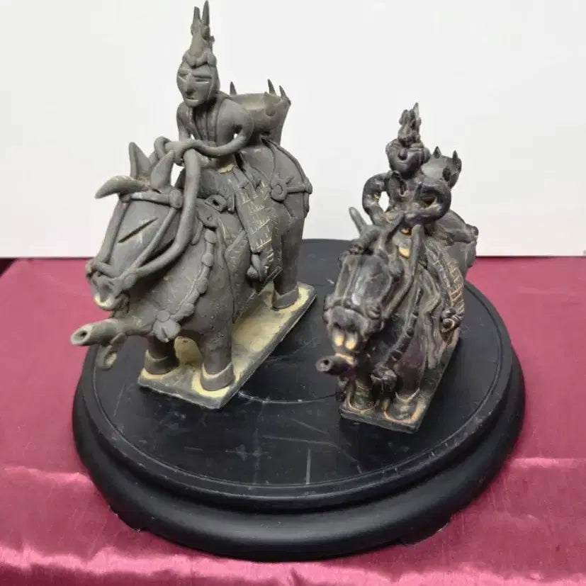 [BUNJANG] Silla Dynasty Bronze Horseman Figure Decorative Ornaments (Set of 2) / *신라기마 인물형 명기 장식품 2점